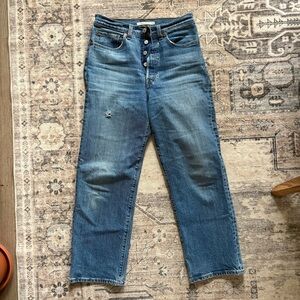 Levi’s ribcage Straight jeans size 27